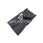 Beépített szerszámkészlet, 2 gumileszedő, 0.40mm hézagmérő, villáskulcsok 8/9mm, 10/13mm, 17/19mm, Zündapp, Kreidler, Hercules Prima M MK K KX, Simson, Puch Puch, Miele, DKW, KTM, Rixe, Sachs, Piaggio Ciao