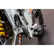 STR8 MX Evo CNC lábtartó készlet fekete, Derbi