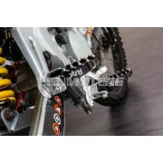 STR8 MX Evo CNC lábtartó készlet fekete, Derbi