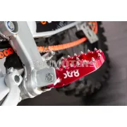 STR8 MX Evo CNC lábtartó készlet piros, Derbi