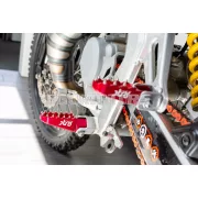 STR8 MX Evo CNC lábtartó készlet piros, Derbi