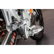 STR8 MX Evo CNC lábtartó készlet ezüst, Derbi