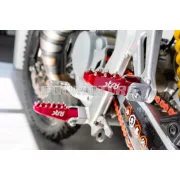 STR8 MX Evo CNC utas lábtartó készlet piros, Derbi