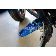 STR8 MX Evo CNC lábtartó készlet kék, Rieju MRT