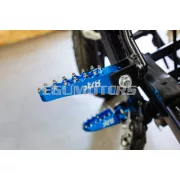 STR8 MX Evo CNC utas lábtartó készlet kék, Rieju MRT