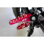 STR8 MX Evo CNC utas lábtartó készlet piros, Rieju MRT