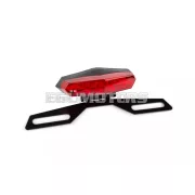 STR8 LED hátsó lámpa hatszögletű, piros, rendszámtartóval