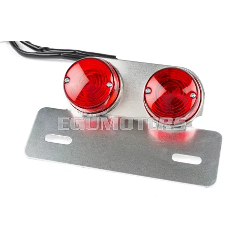 STR8 lámpa kör, piros, ezüst rendszámtartóval